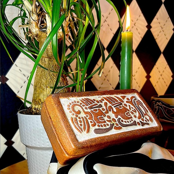 Vintage Mid-Century Terracotta Trinket Box with Mayan-Inspired Relief Lid - Picture 4 of 6